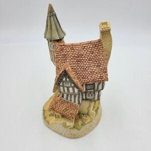 David Winter There Was A Crooked House Figurine Cottage
